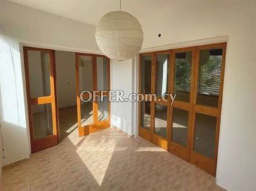 Spacious 3 Bedroom Upper House  In The Center Of Nicosia With A Great  - 1