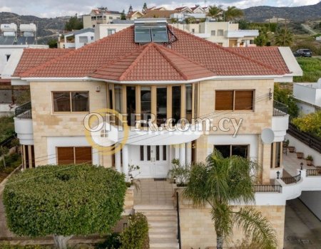 Expansive 5-Bedroom Villa in Sought-After Palodeia - 1