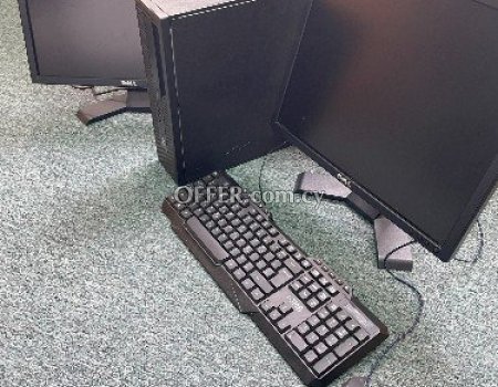 Desktop with 2 monitors, multimedia keyboard and gaming mouse