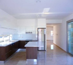 5 BEDROOM HOUSE FOR SALE IN LARNACA - CYPRUS