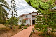 7 bed villa sea front sea caves