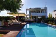 Four bedroom villa for sale in Neo Chorio