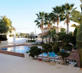 Luxury Villa in Agios Tychonas