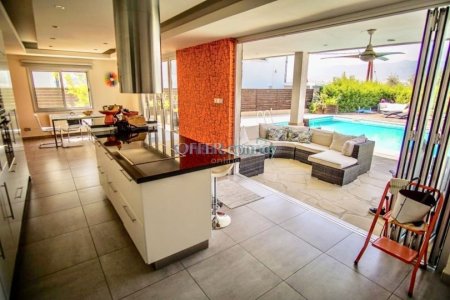 4 bedroom Villa Private Pool For Sale Pareklissia Limassol