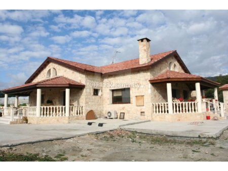 Amazing 6 bedroom house with fireplace on huge plot of 6800 sq.m in Pareklisia - 1