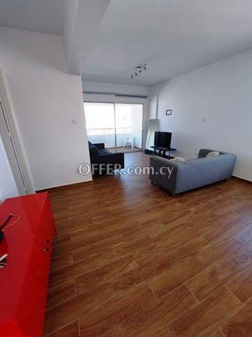 Spacious 3 bedroom apartment , recently renovated, very close to the U