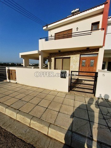  Spacious Modern House With Attic suitable for families In Lakatamia