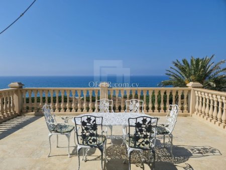 Large seafront six bedroom house for rent in Zygi area