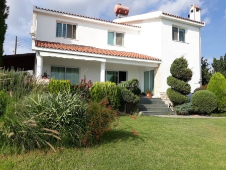 Detached villa in Armou for rent