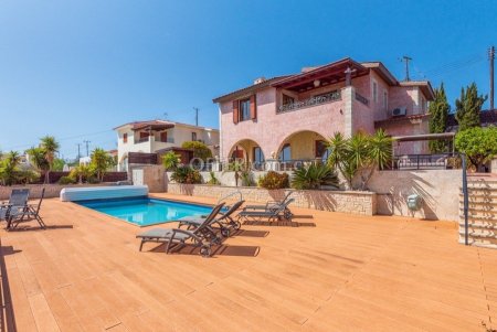 Four bedroom villa for sale in Tsada