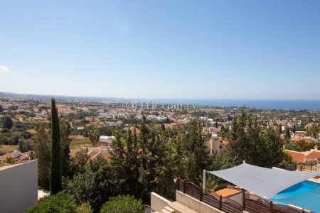 4 bedroom villa in Peyia