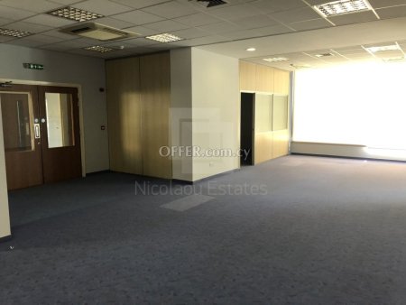 Large offices for rent in city center. - 1