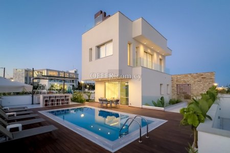 4 Bedroom Luxury Villa in Ayia Napa