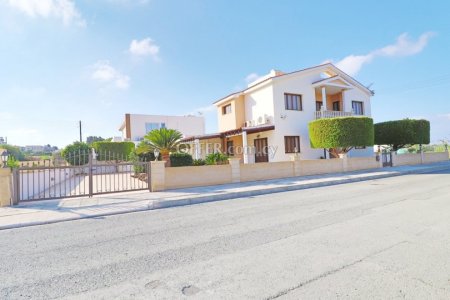 5 bedroom villa for sale in Emba