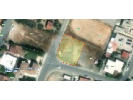 Residential Corner plot of 549 sq.m for sale in Pera Chorio near Micropolis Supermarket