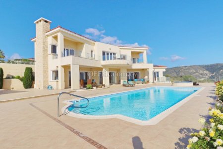 5 bedroom villa for sale in Akoursos