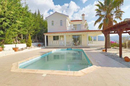 3 bedroom villa in peyia