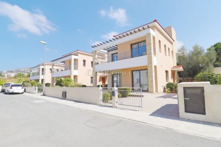 3 bed villa in peyia