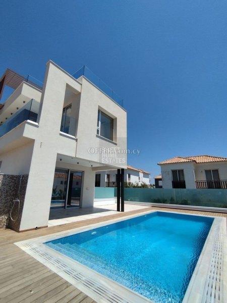 Superb 5-Bedroom Villa in Ayia Thekla