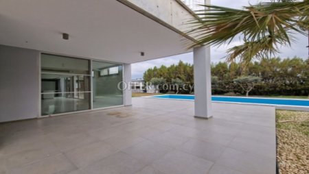 New For Sale €1,200,000 Villa 5 bedrooms, Detached Latsia (Lakkia) Nicosia - 1