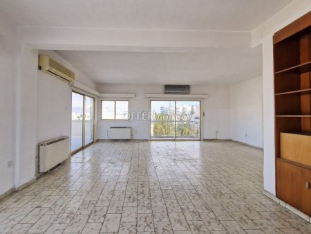 Top floor three bedroom apartment in Agios Antonios Nicosia - 2