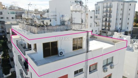 Top floor three bedroom apartment in Agios Antonios Nicosia - 9