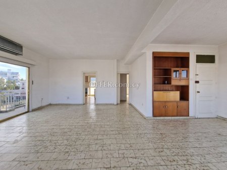Top floor three bedroom apartment in Agios Antonios Nicosia - 3