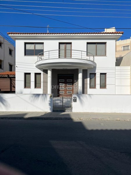 New For Sale €550,000 House 4 bedrooms, Detached Larnaka (Center), Larnaca Larnaca - 1