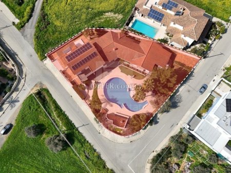 Five Bedroom Luxury Villa with Private Swimming Pool for Sale in Latsia Nicosia - 1