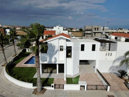 4 Bed Detached Villa for Sale in Dekelia, Larnaca - 11