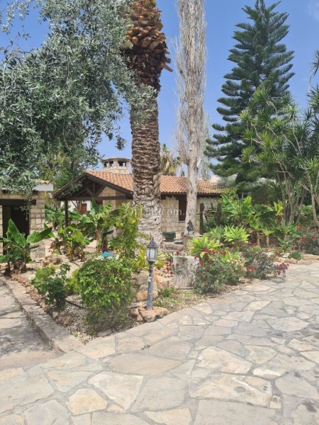 INVESTMENT OPPORTUNITY: EXLUSIVE RENTAL COMPLEX IN ANARITA -PAPHOS - 11