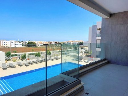 Luxurious  Two Bedroom Modern Apartment Steps from the Beach - 7