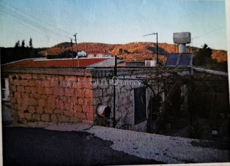 RESIDENTIAL LAND WITH OLD TRADITIONALHOUSE IN VASA KELLAKIOU LIMASSOL