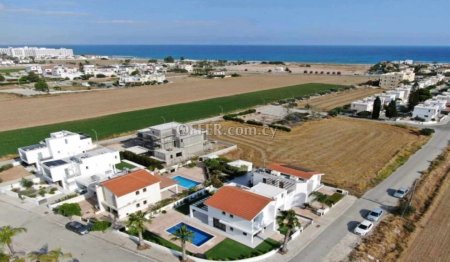 New For Sale €540,000 Maisonette 4 bedrooms, Semi-detached Leivadia, Livadia Larnaca