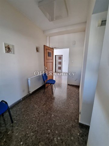  Airy and sunny 2 bedroom apartment plus space with 3 offices and sepa