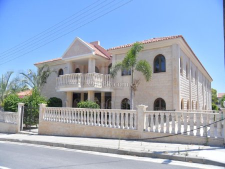 Five Bedroom Villa with Private Swimming Pool Garden and Sea View for Sale in Oroklini Nicosia - 10
