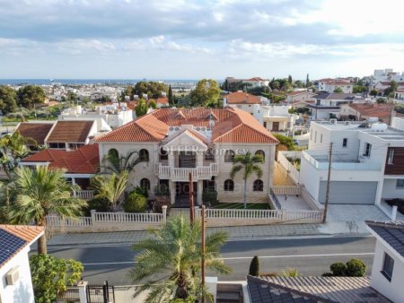 Five Bedroom Villa with Private Swimming Pool Garden and Sea View for Sale in Oroklini Nicosia - 9