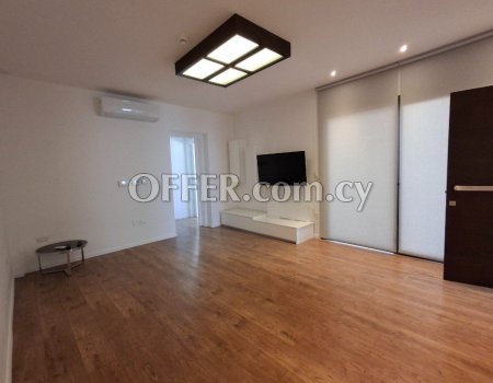 Spacious four bedroom upper floor, great layout furnished - 4