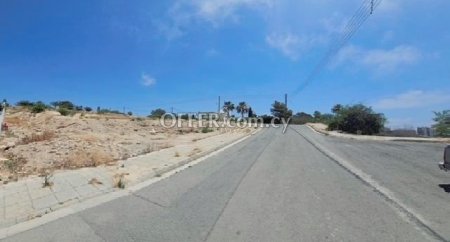 RESIDENTIAL PLOT OF 821 m2 IN AGIOS TYCHONAS