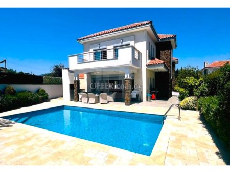 Villa with beautiful garden and private pool close to Limassol in the Pyrgos area