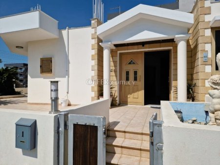 3 Bed Semi-Detached House for rent in Kato Polemidia, Limassol