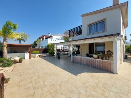 Villa For Rent in Peyia, Paphos - DP4188