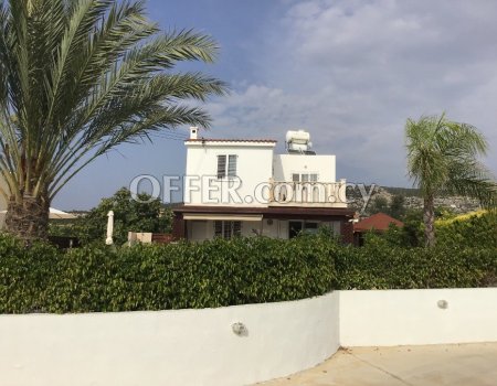 Detached Villa for sale by owner in lower Peyia.