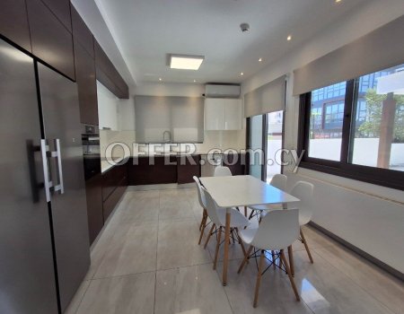 Spacious four bedroom upper floor, great layout furnished - 9