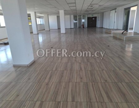 Office 500m2 in modern commercial building