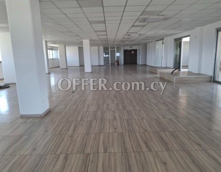 Office 500m2 in modern commercial building - 4