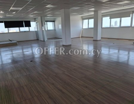 Office 500m2 in modern commercial building - 6