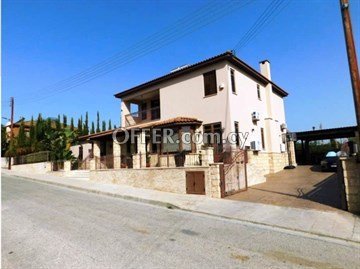 Luxury 4 Bedroom Villa With Attic  In Episkopi, Limassol