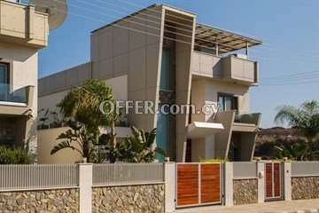 Luxury 4 Bedroom Villa With Roof Garden  In Agios Tychonas, Limassol