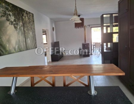 Spacious 2 bedroom upper floor house in Germasogeia Village